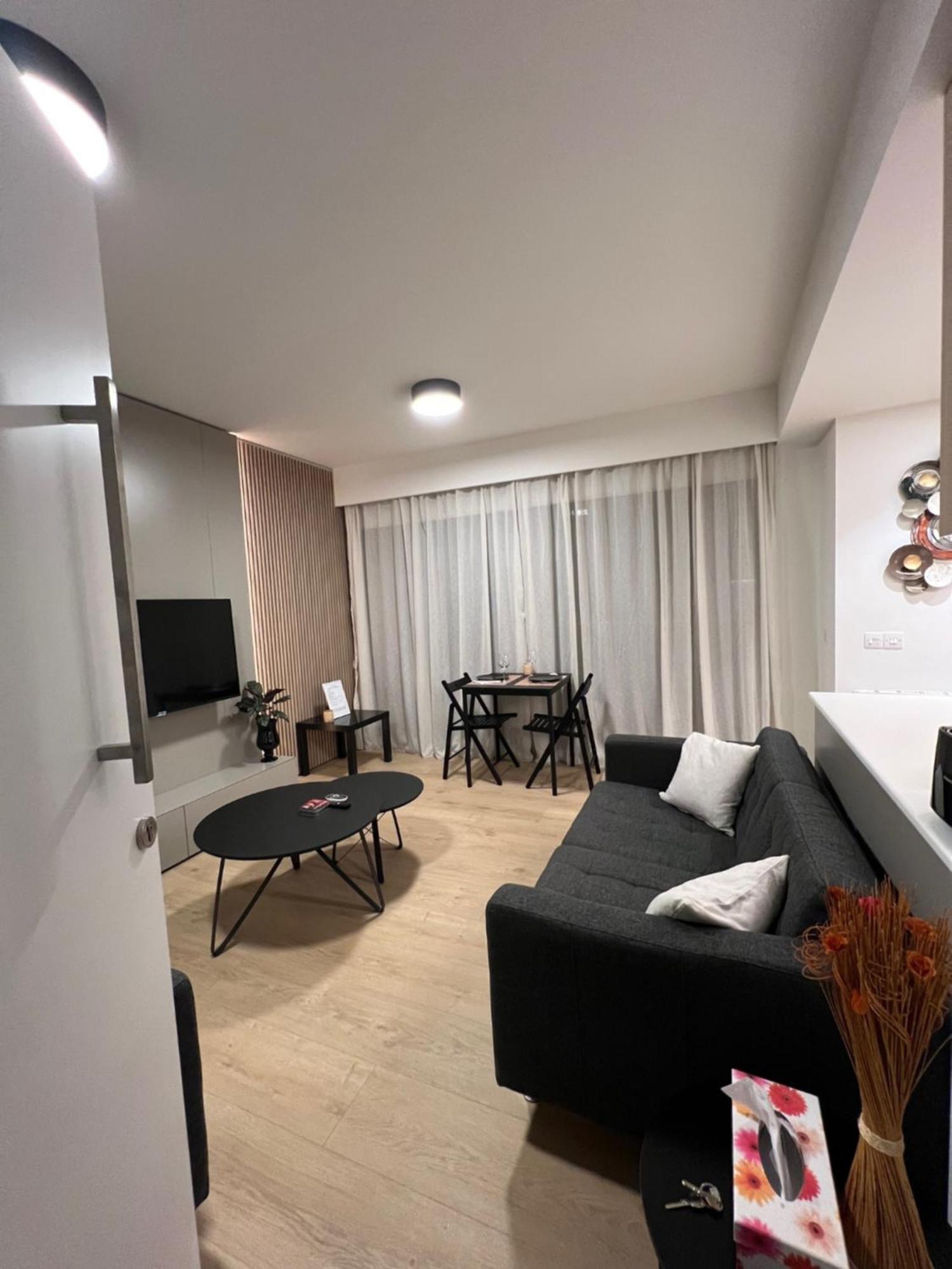 Daniela'S Modern Apartment Strovolos Eksteriør billede